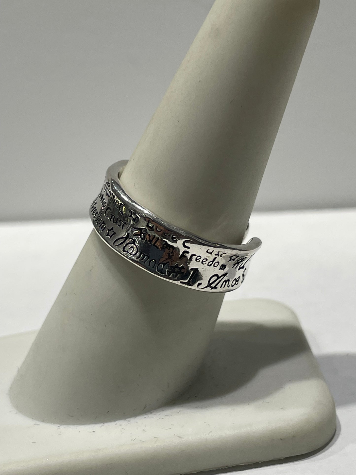 925 Sterling Silver Peace Love & Freedom Open Size Graffiti Ring