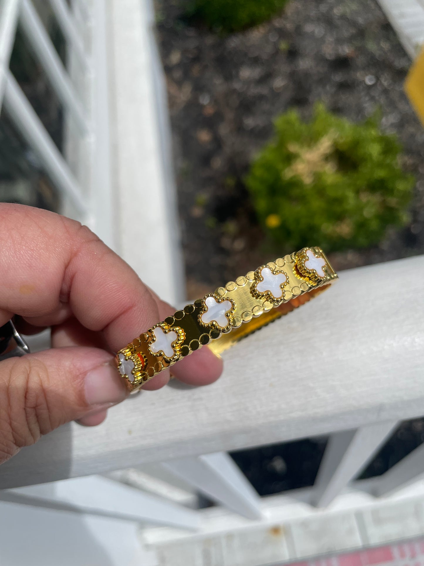 Stainless Steel Vermeil Quatrefoil White Clover Bangle Bracelet 7”