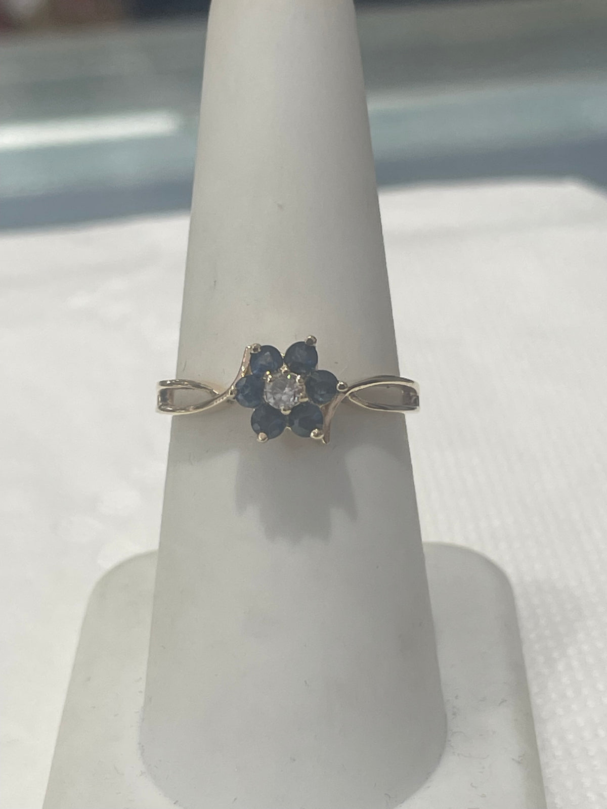 14k Gold Natural Sapphire and Diamond Flower Ring Size 7