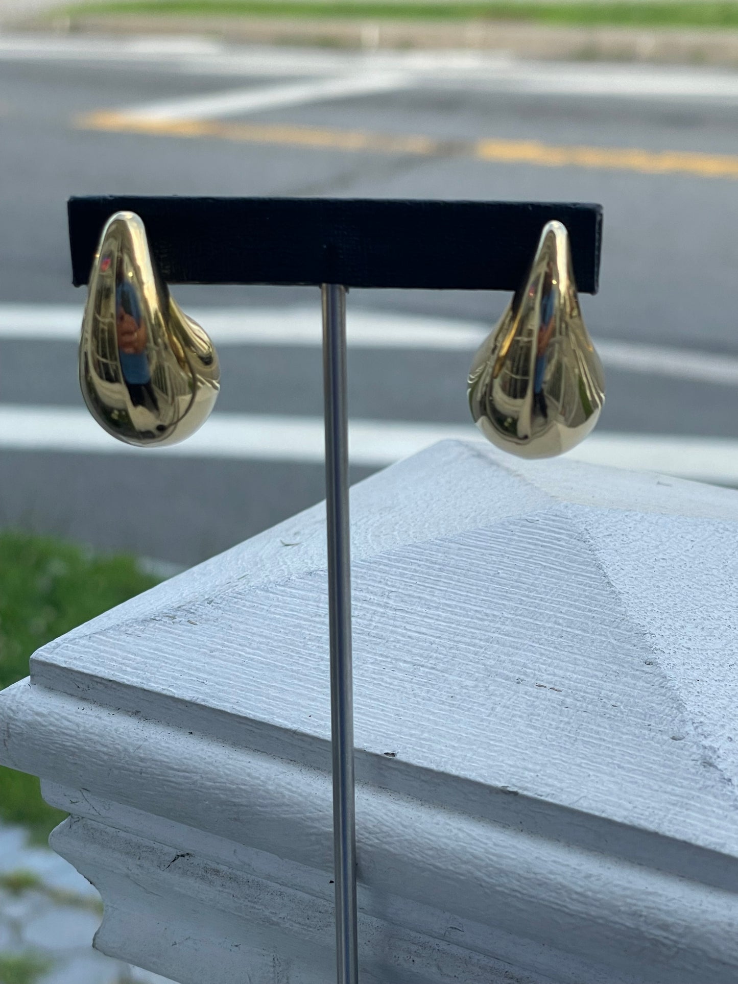 Hailey Bieber Bottega Veneta Style Thick Tear Drop Lightweight Stainless Steel Vermeil Earrings