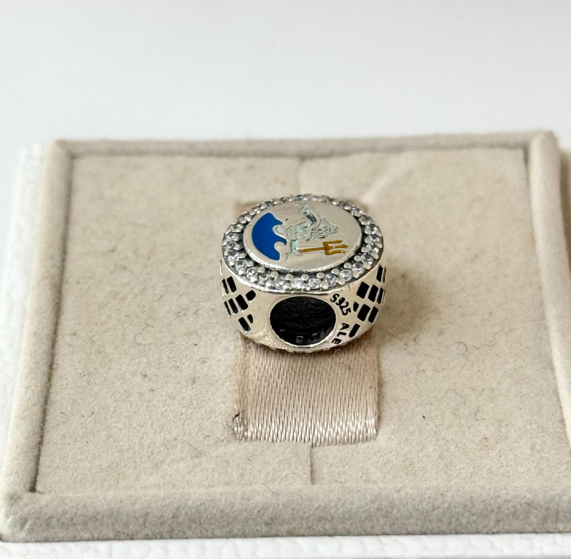 Pandora Virginia Beach Neptune Poseidon State Exclusive vacation Round signet Charm