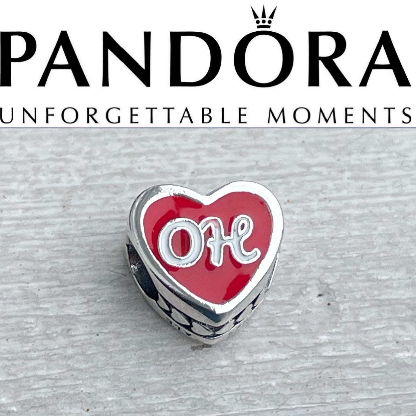 Pandora Ohio State Exclusive Travel Heart Charm