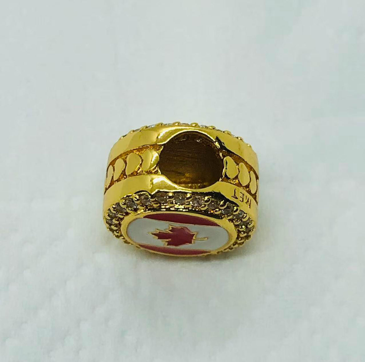 Pandora Country of Canada Exclusive Round Signet Flag Gold Shine Travel Charm