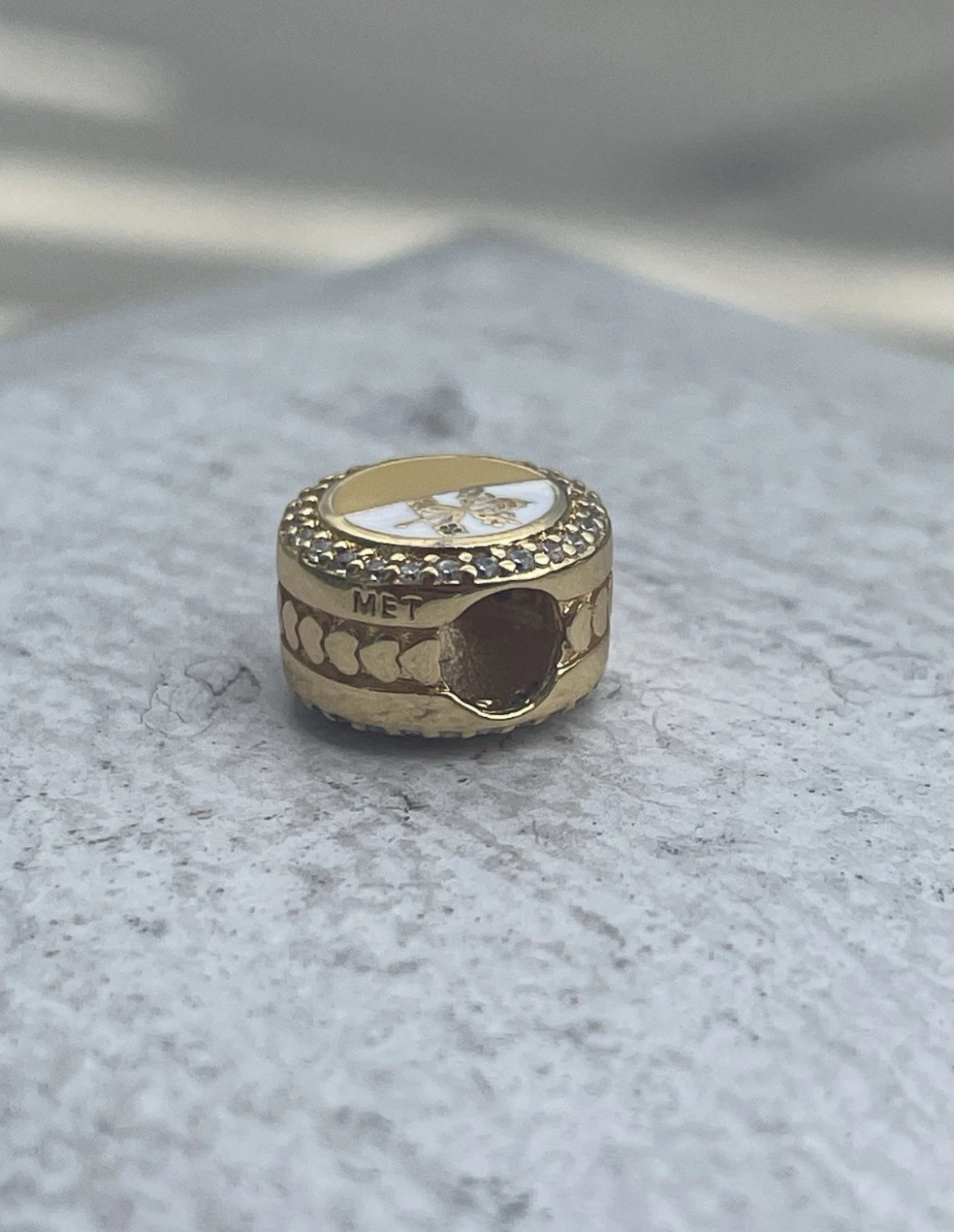 Pandora Vatican Exclusive Flag Shine Gold Round Signet Travel Charm