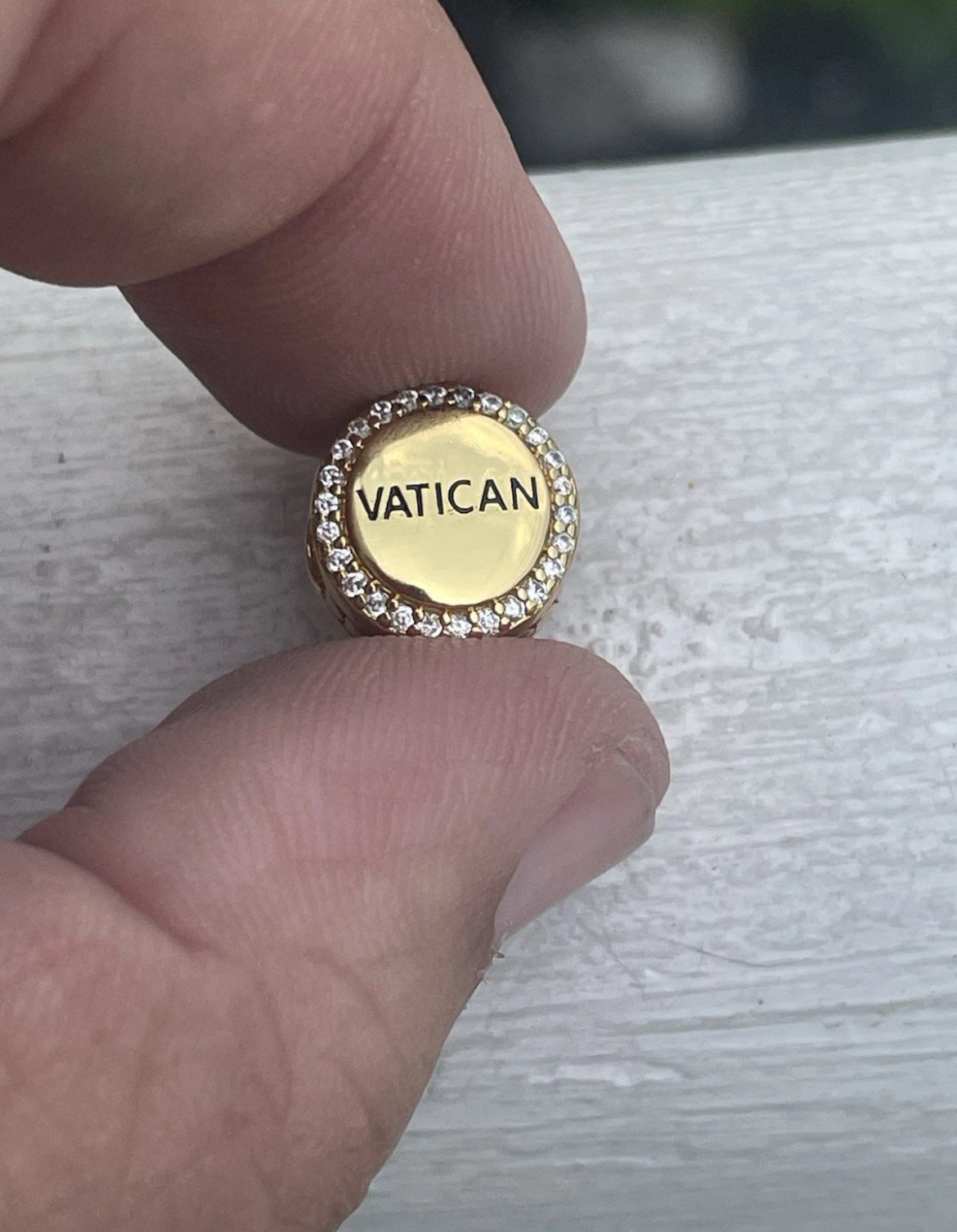 Pandora Vatican Exclusive Flag Shine Gold Round Signet Travel Charm