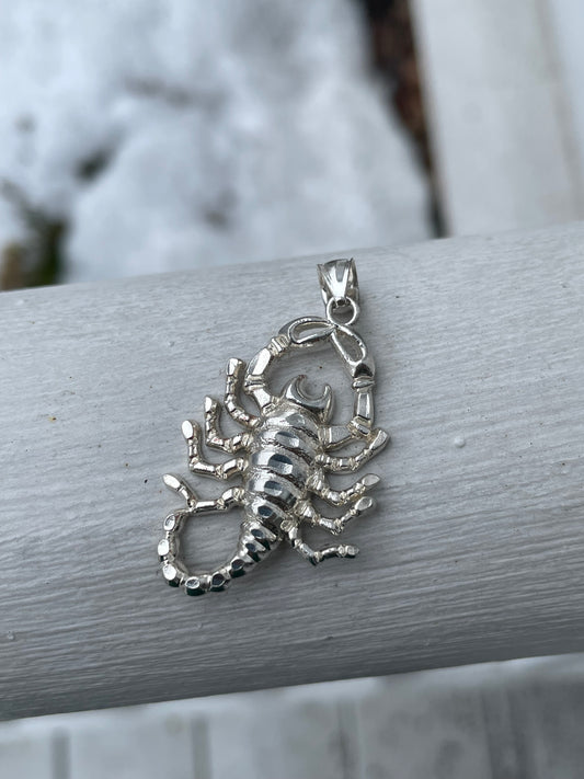 Vintage 925 Sterling Silver Scorpion Pendant (K26)