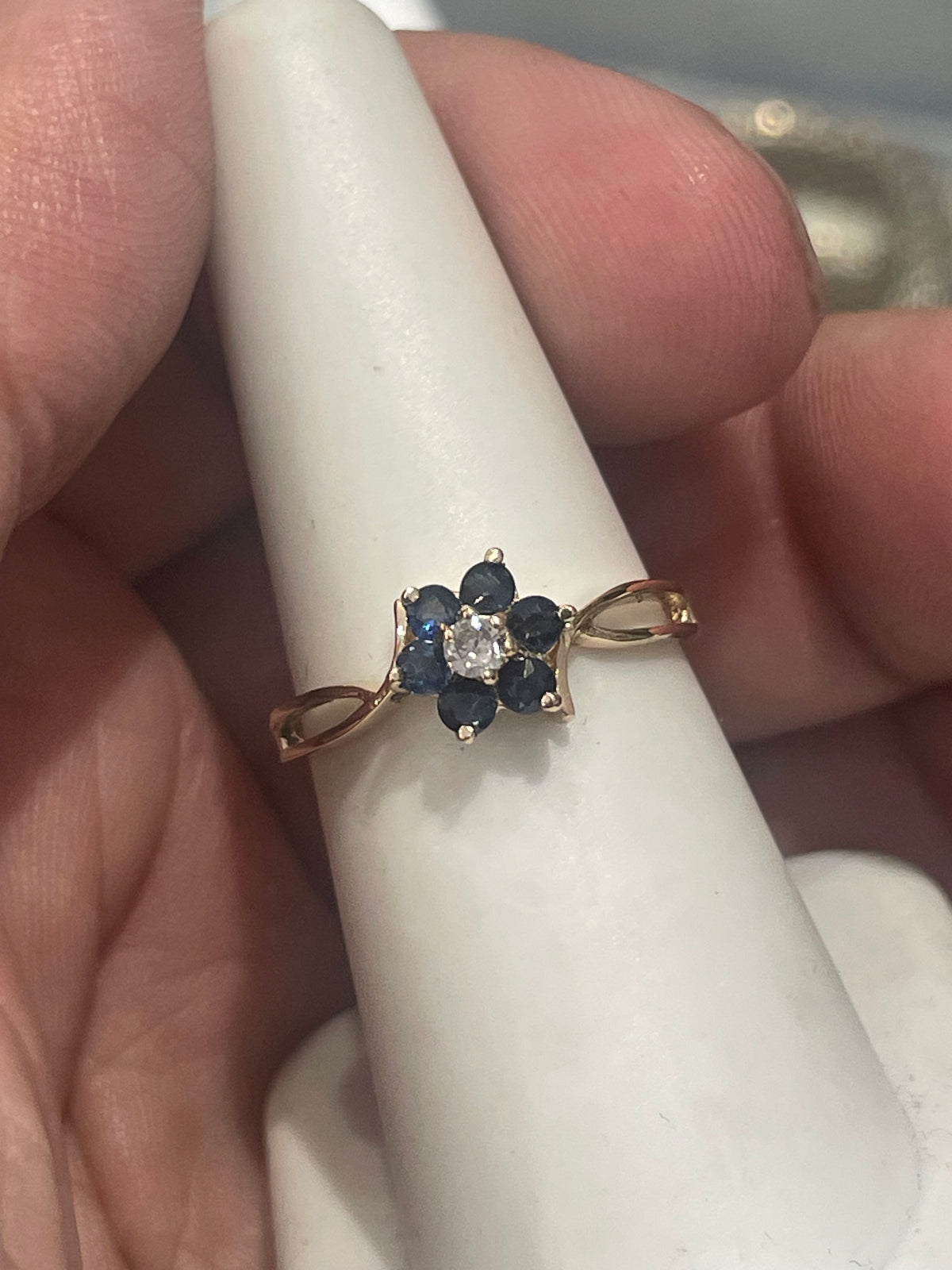 14k Gold Natural Sapphire and Diamond Flower Ring Size 7