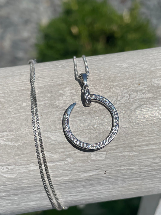 925 Sterling Silver Sparkling Cz Curve Nail Necklace