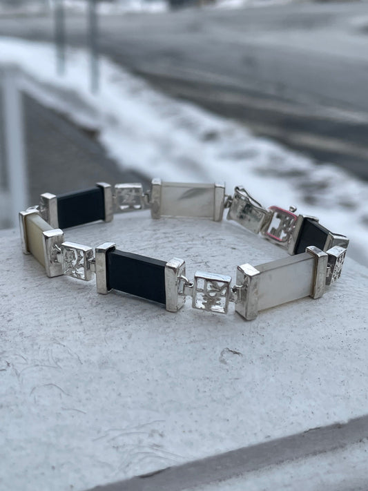 Designer HAN 925 Sterling Silver Onyx & Mother of Pearl Good Fortune Stone Bracelet 7.75”