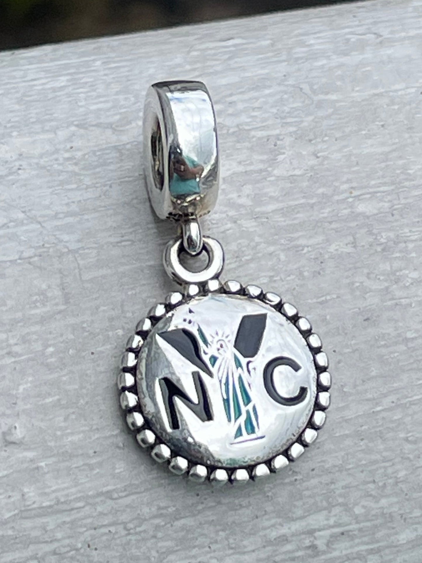 PANDORA New York City NYC Statue of Liberty Logo Dangle Moments Charm
