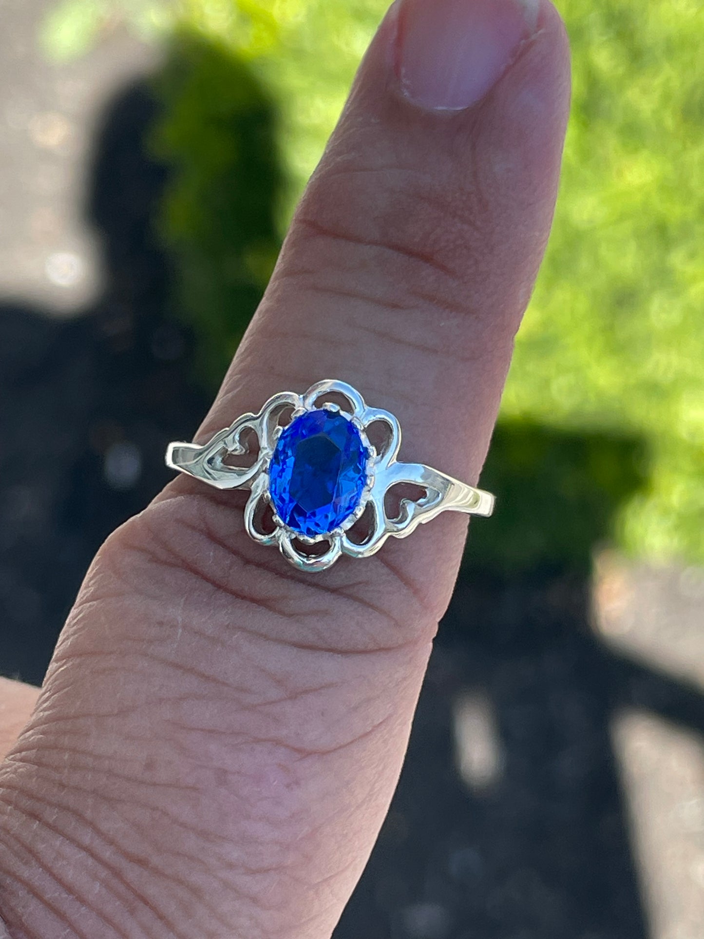 925 Sterling Silver Blue Crystal Filigree Floral Ring