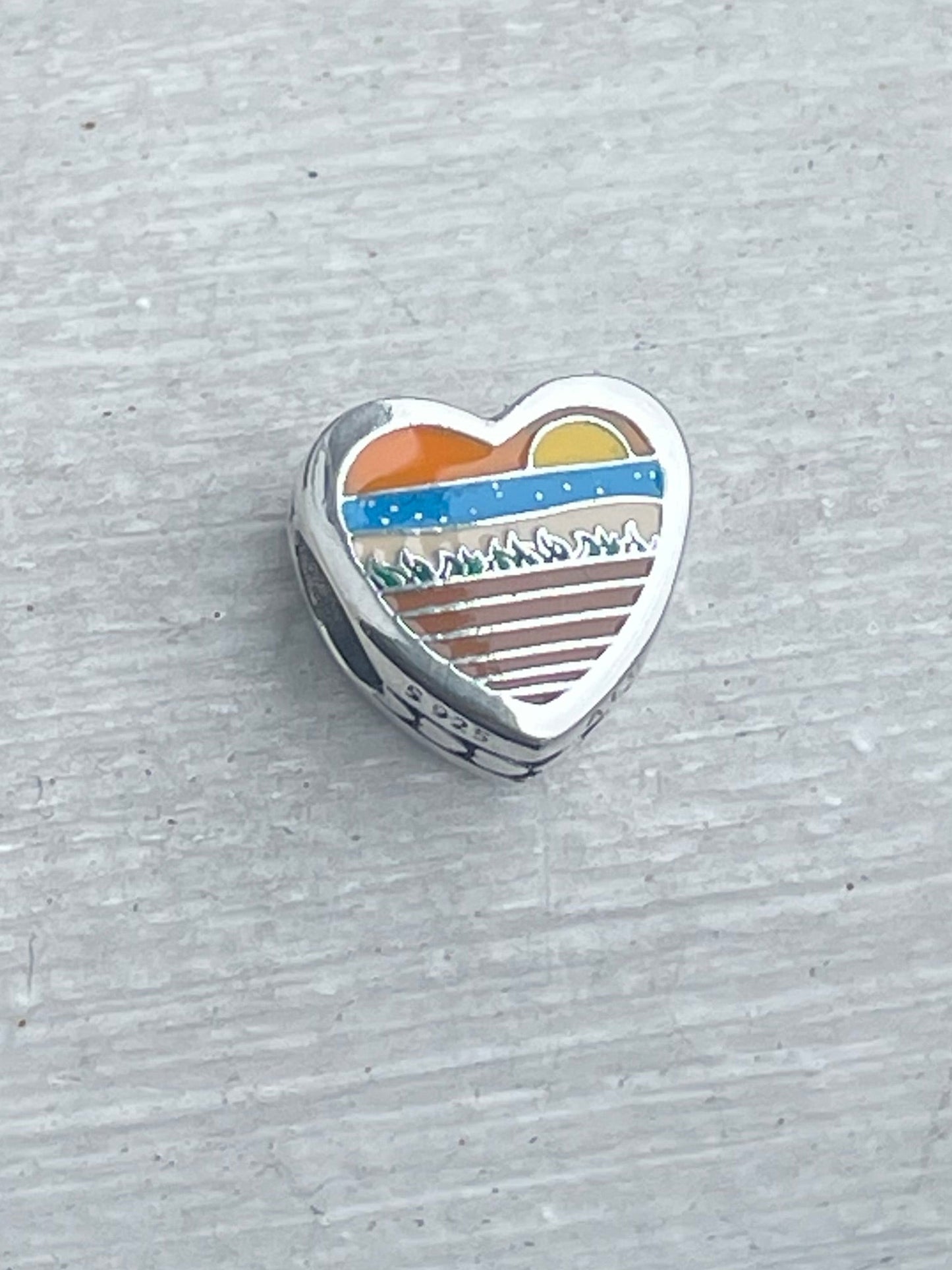 Pandora Delaware Exclusive Scenic Travel Heart Charm