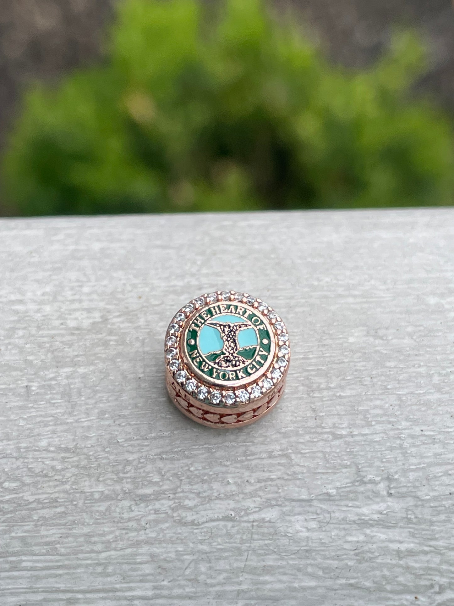 Pandora New York City
Exclusive Central Park Bridge & Bethesda Statue Rose Gold Travel Charm