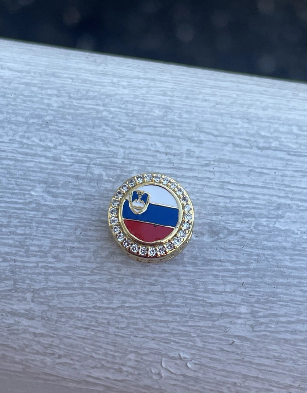 Pandora Slovenia Exclusive Country Flag Round Signet Gold Shine Charm