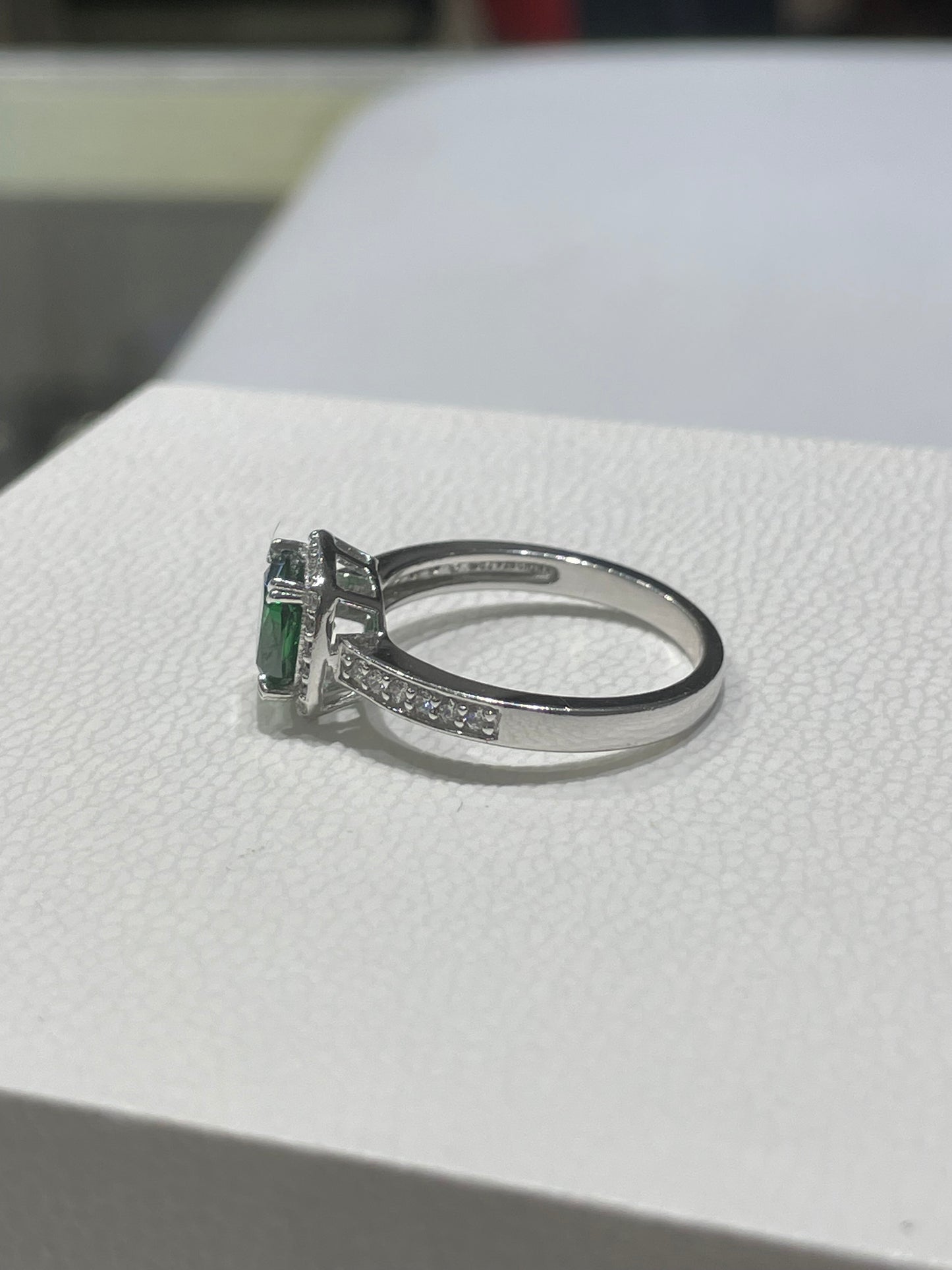 925 Sterling Silver Green Zirconia Elegant Embrace Statement Ring Size 10.5
