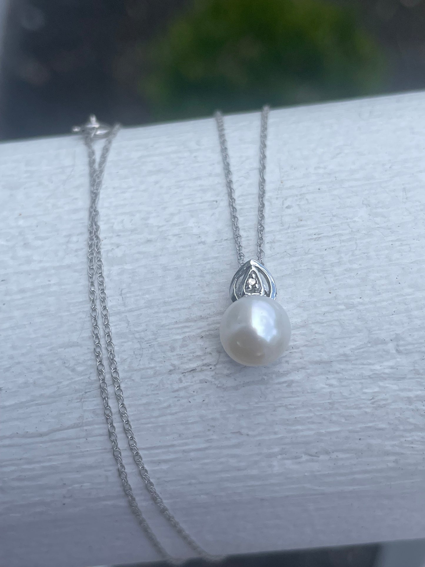 10k White Gold Solitaire Pearl & Diamond Necklace