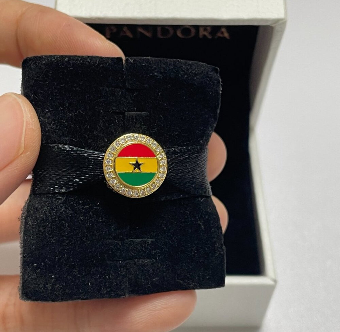 Pandora Country of Ghana Exclusive Shine Gold Round Signet Flag Charm
