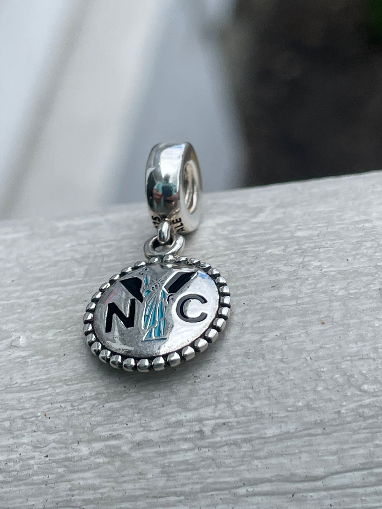 PANDORA New York City NYC Statue of Liberty Logo Dangle Moments Charm