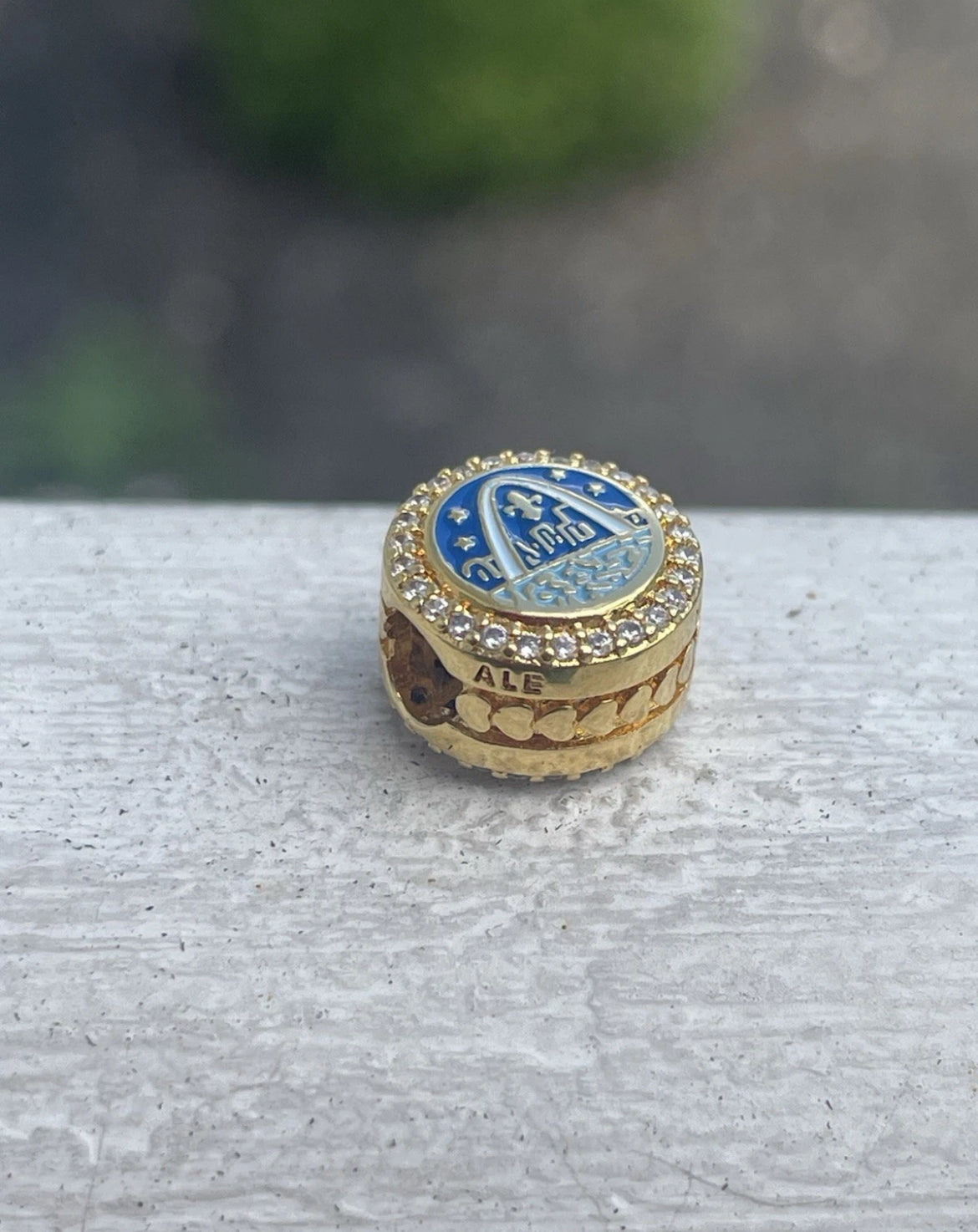 Pandora Saint Louis Arch Exclusive Round Shine Gold Vacation Destination Charm