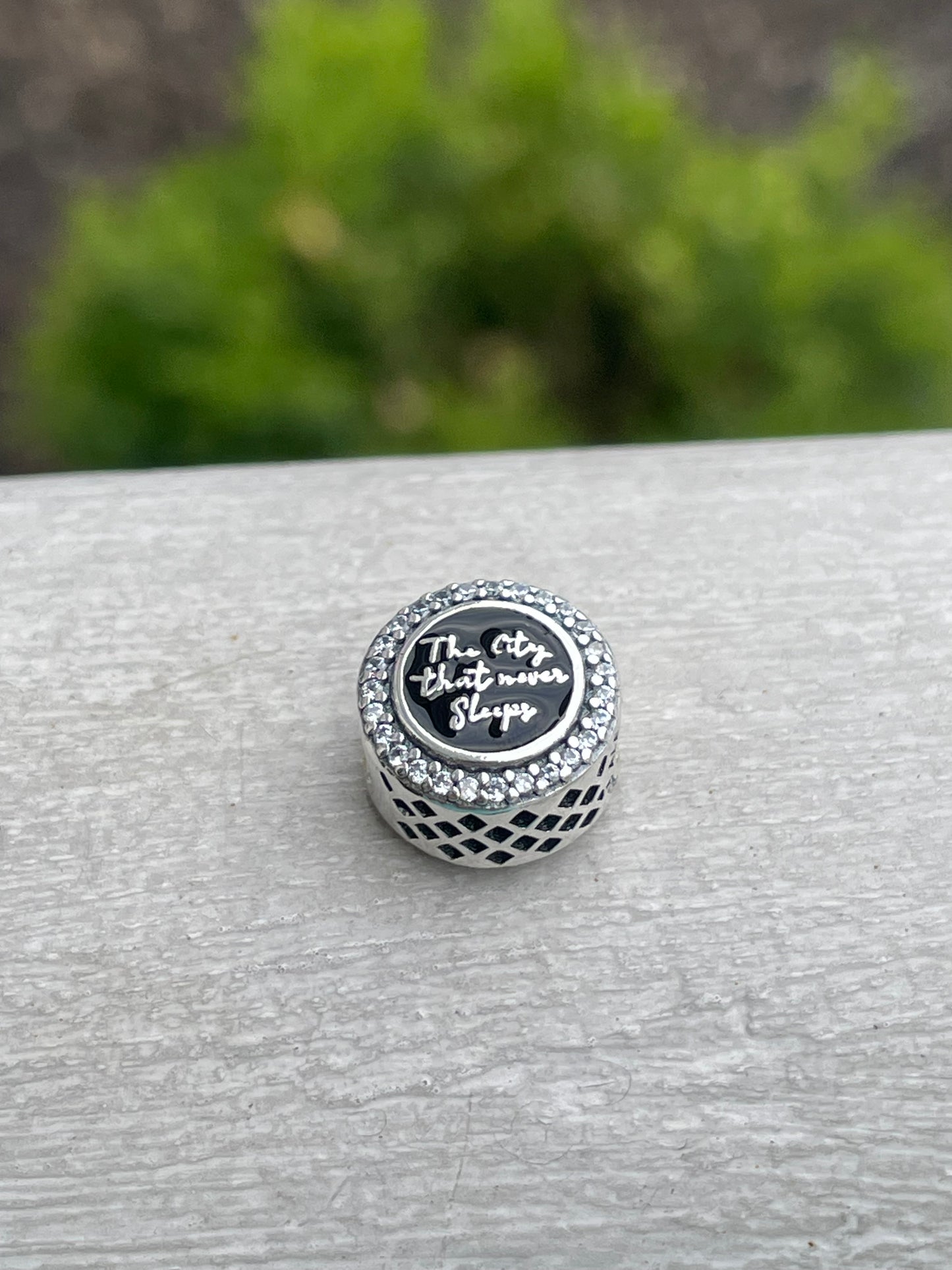 Pandora New York City
Exclusive The City That Never Sleeps Signet Travel Charm