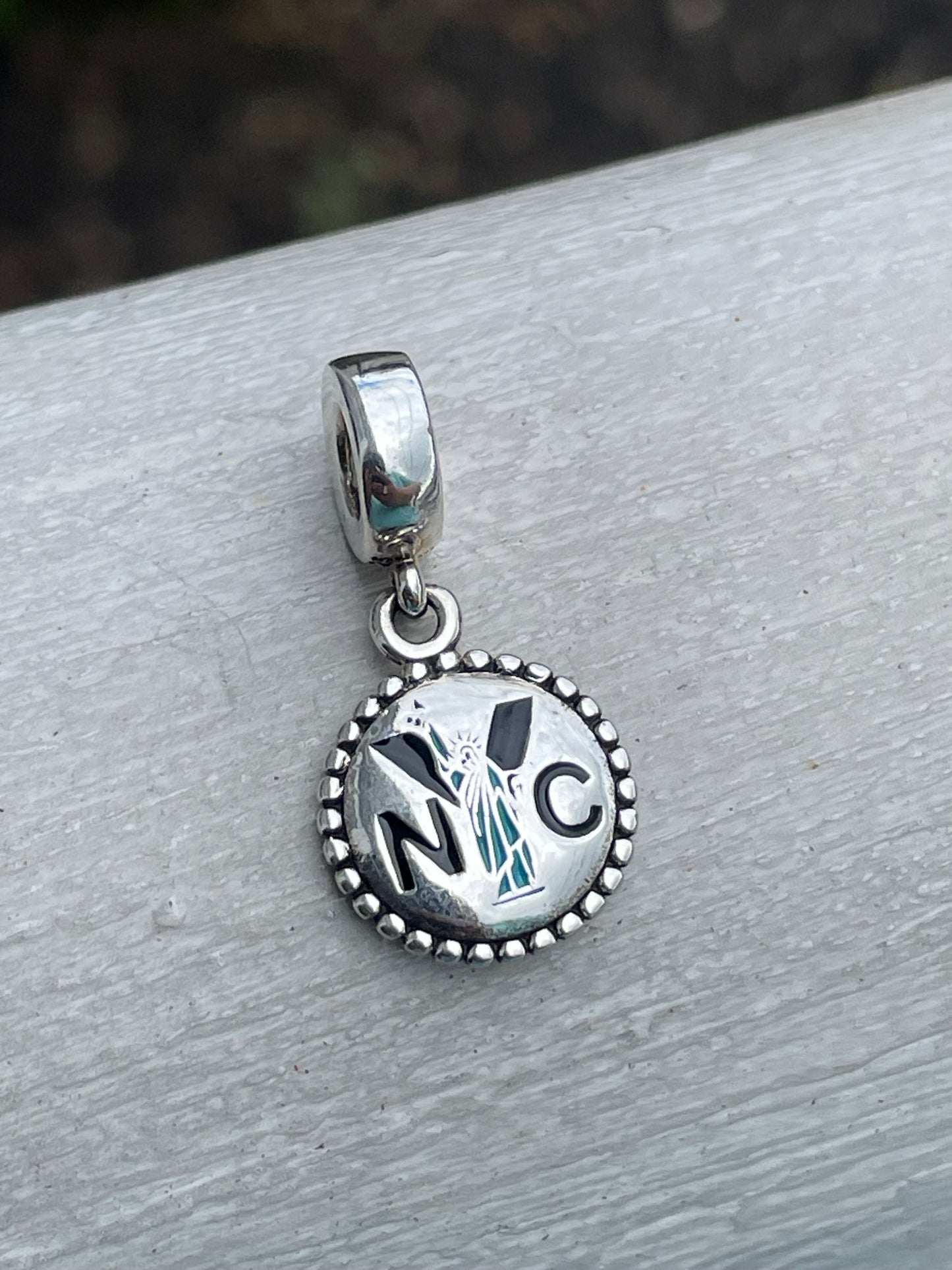 PANDORA New York City NYC Statue of Liberty Logo Dangle Moments Charm
