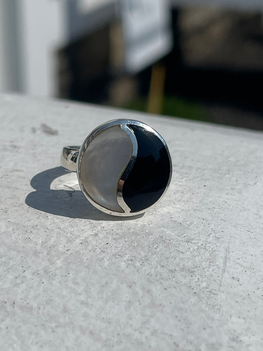 925 Sterling Silver Mother of Pearl & Black Onyx Yin Yang Signet Ring Size 5.5
