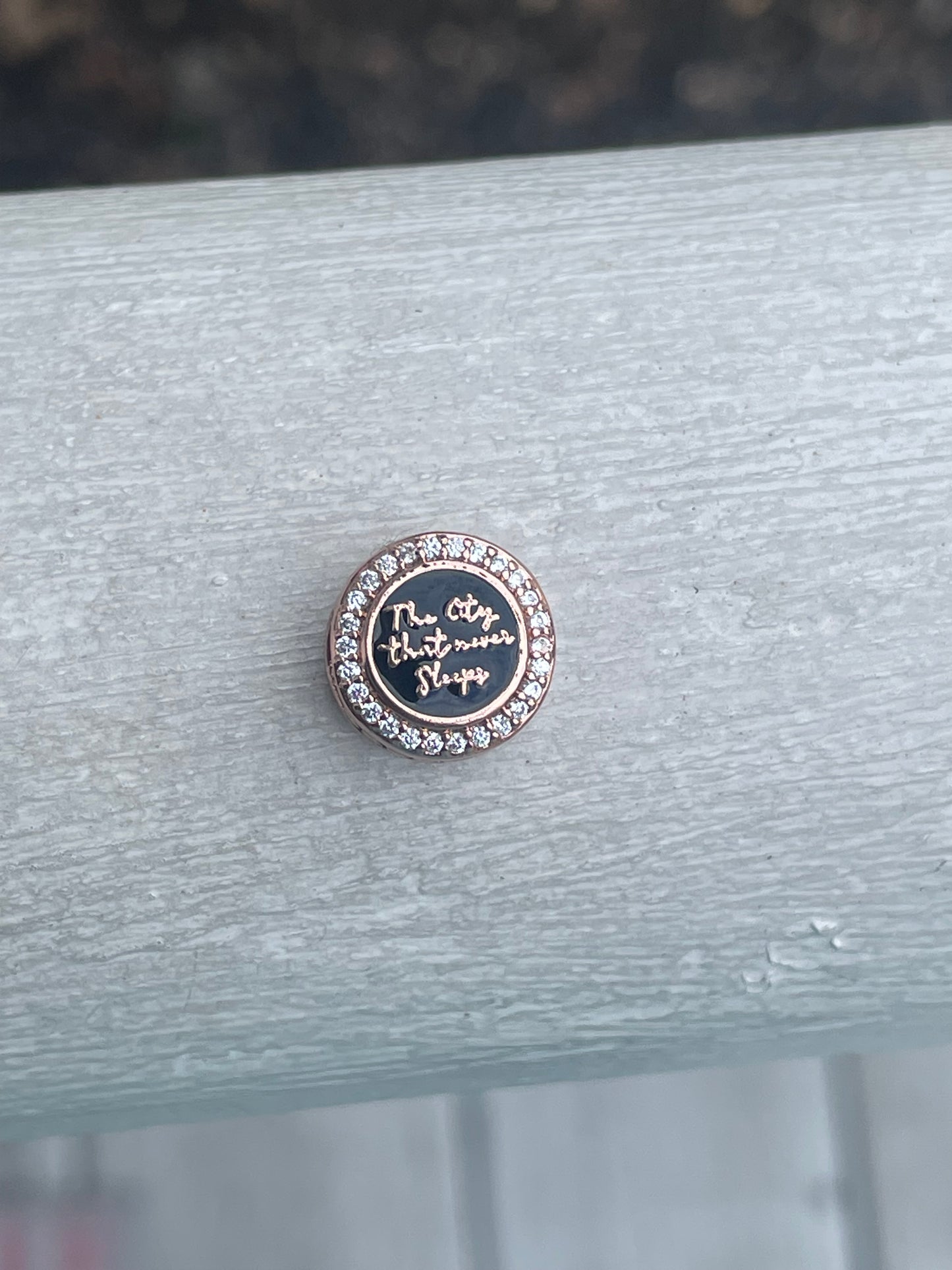 Pandora New York City
Exclusive The City That Never Sleeps Rose Gold Signet Travel Charm