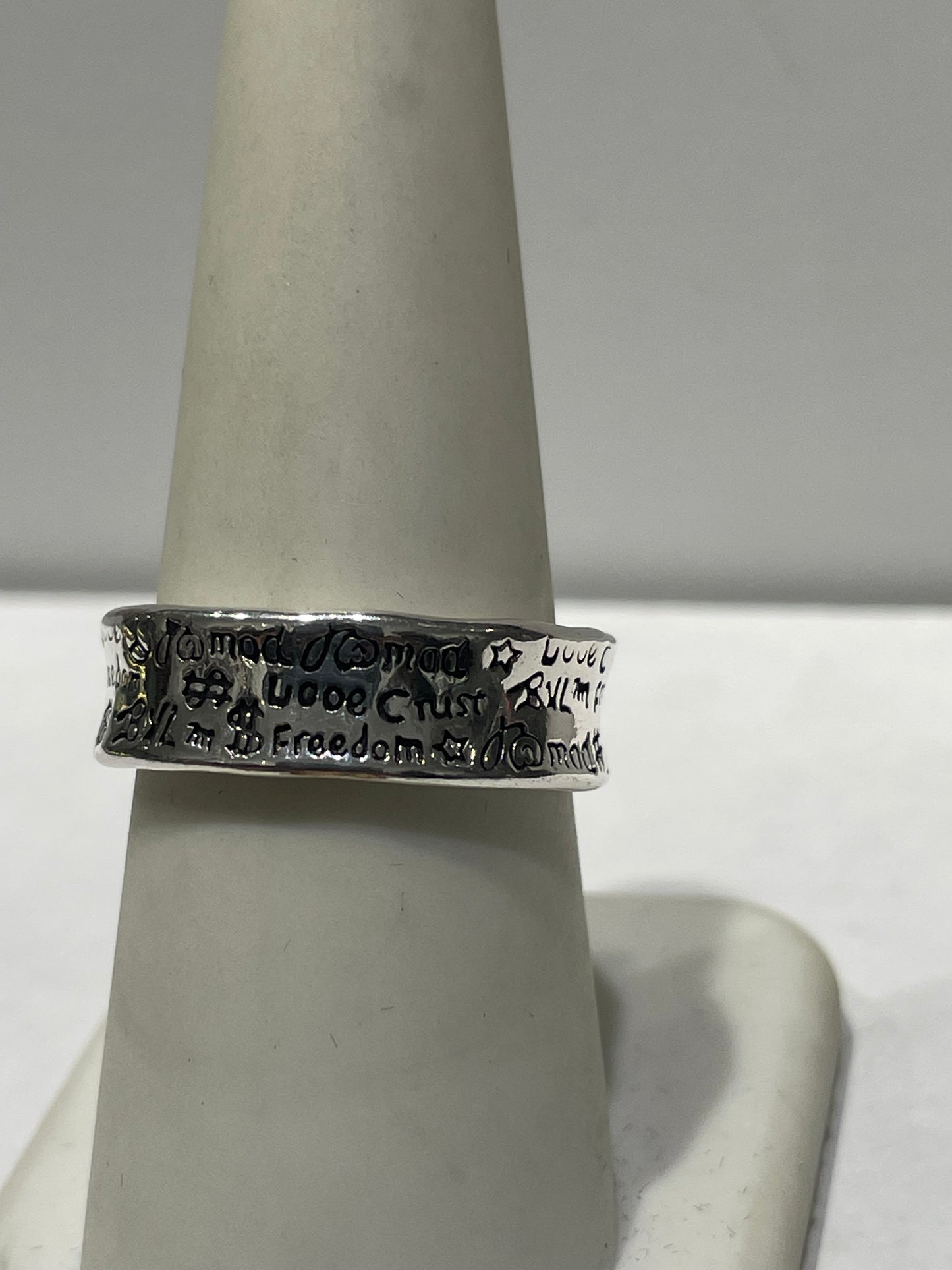 925 Sterling Silver Peace Love & Freedom Open Size Graffiti Ring
