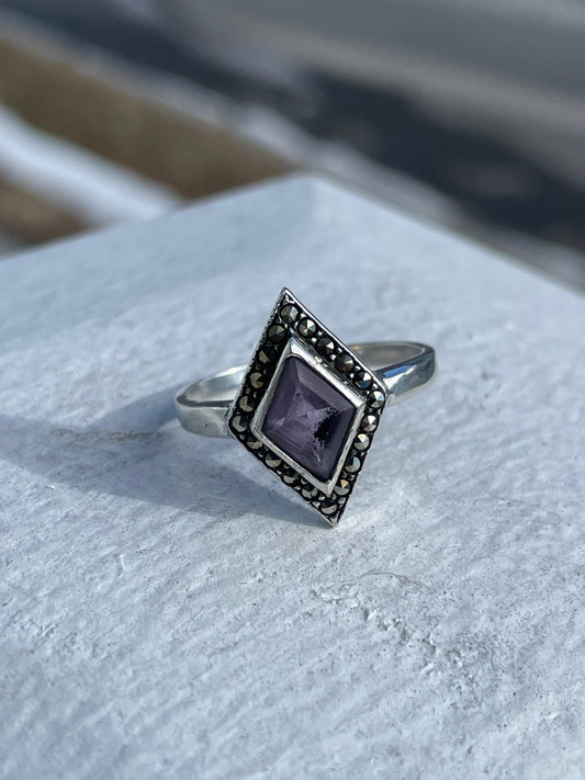 925 Sterling Silver Amethyst & Marcasite Rhombus Shaped Statement Ring Size 9