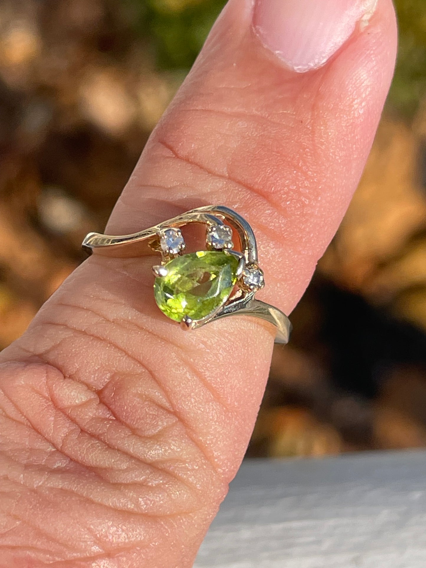 14k Gold Pear Shape Peridot & Diamond Ring Size 6
