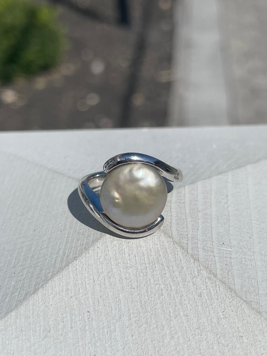 925 Sterling Silver Mother of Pearl Solitaire Disc Ring