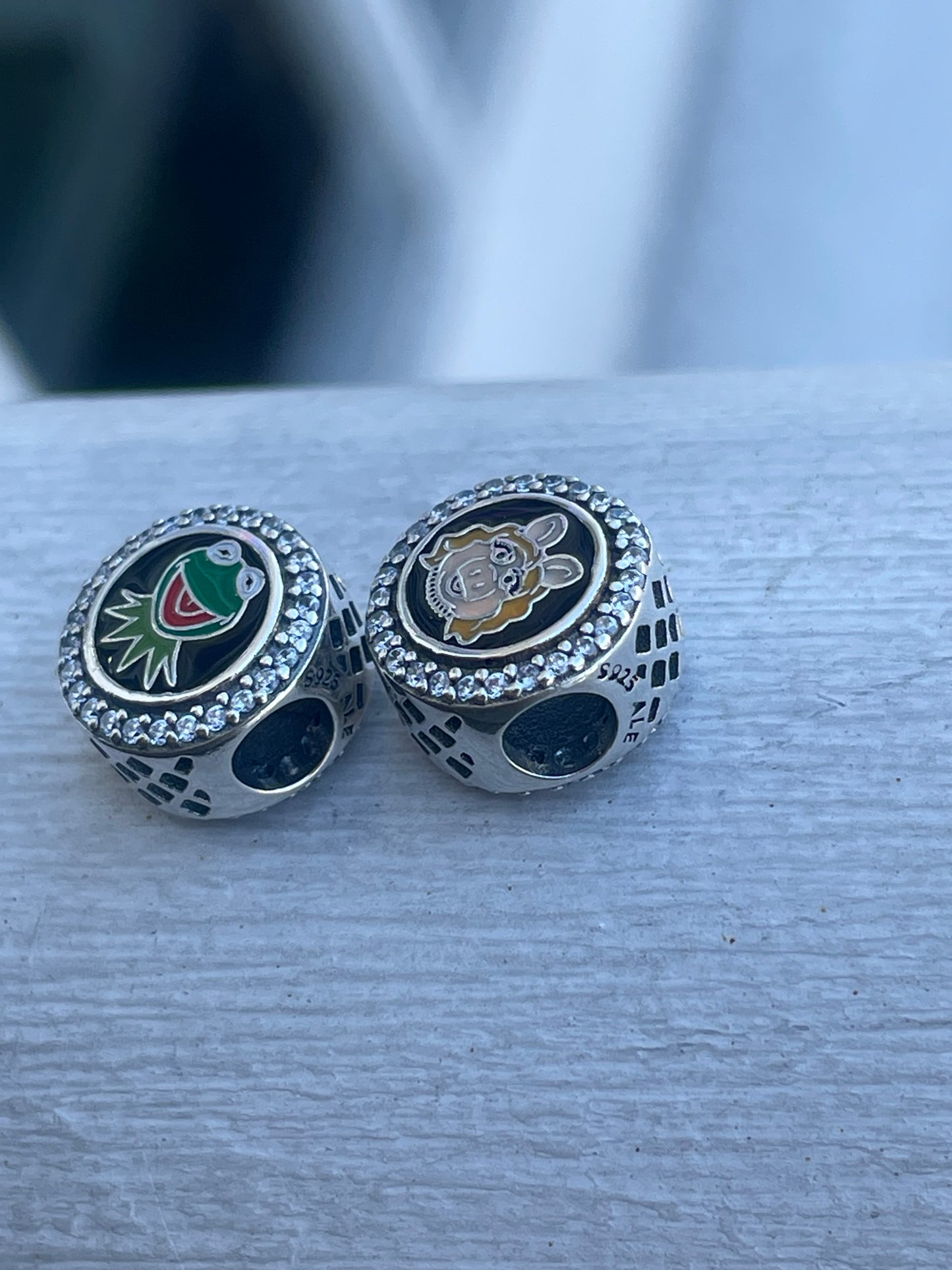 Pandora Lot of 2 Muppets Kermit & Miss Piggy Round Signet Charms