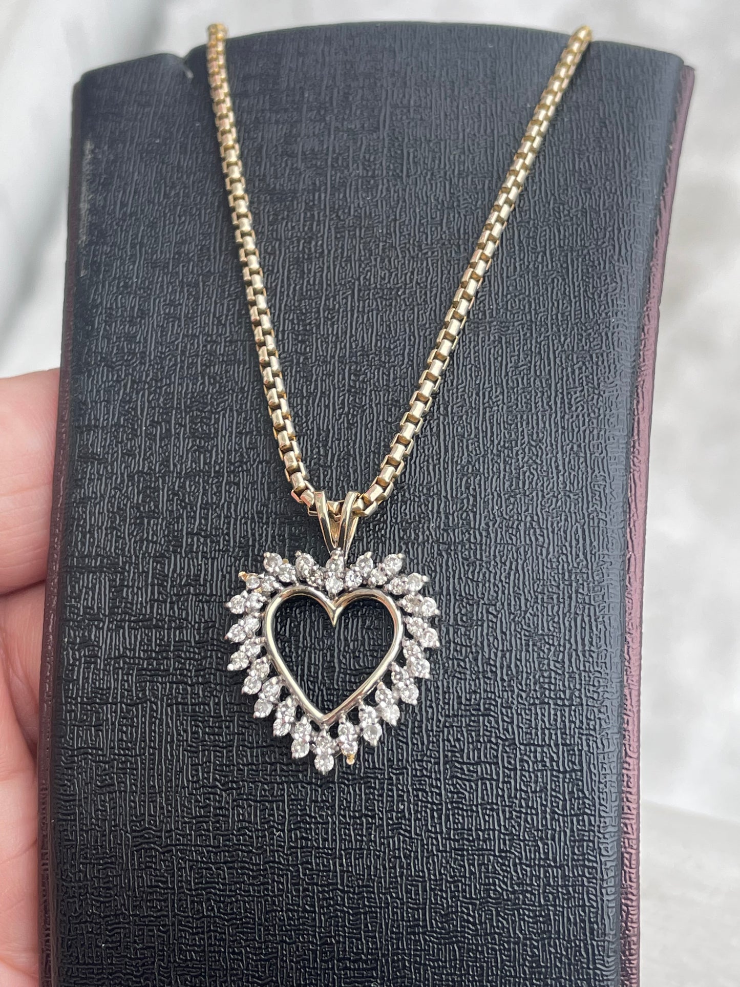 10k Gold Natural Diamond Heart Wreath Necklace 22”