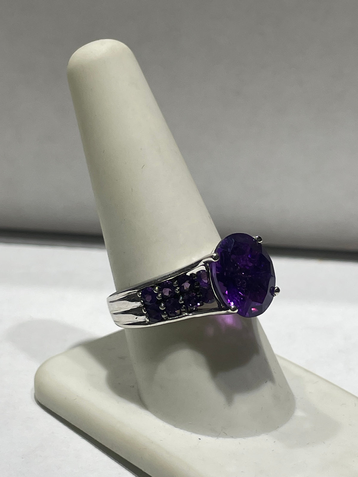 Designer BBJ Oval Amethyst Solitaire Cluster Band Ring Size 9