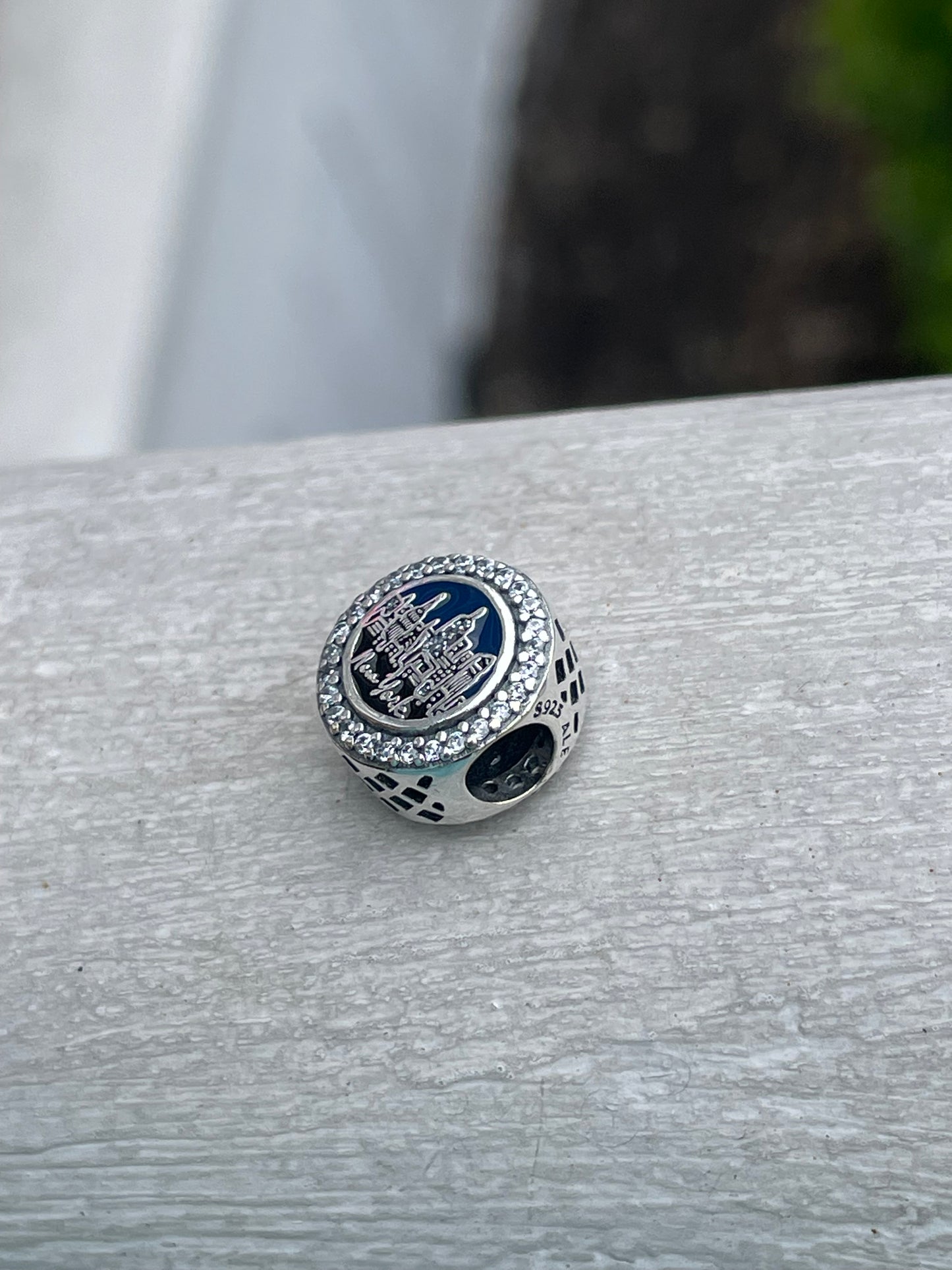 Pandora New York City
Exclusive The City That Never Sleeps Signet Travel Charm