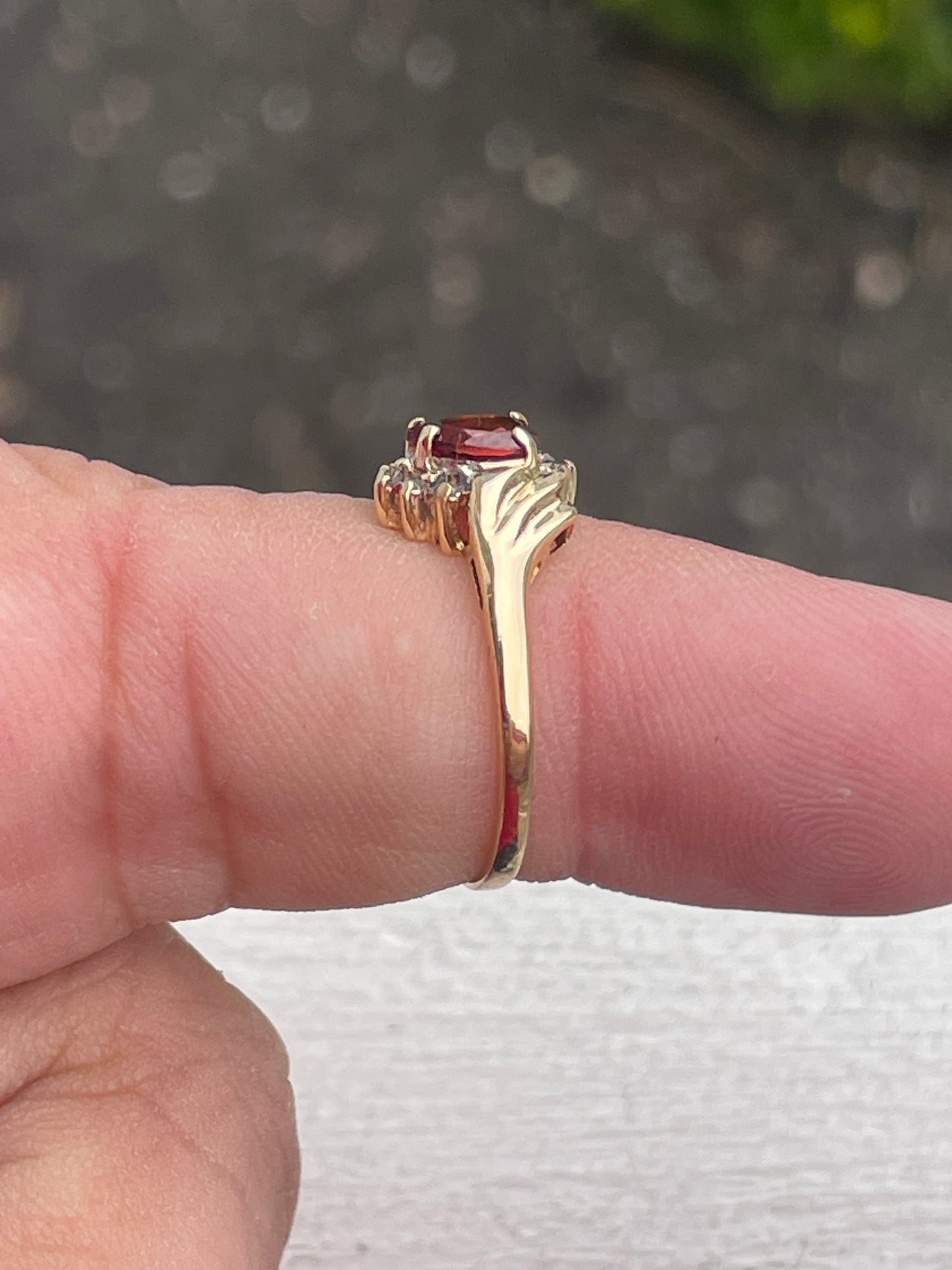 10k Gold Garnet & Diamond Mini Cluster Ring Size 6.5