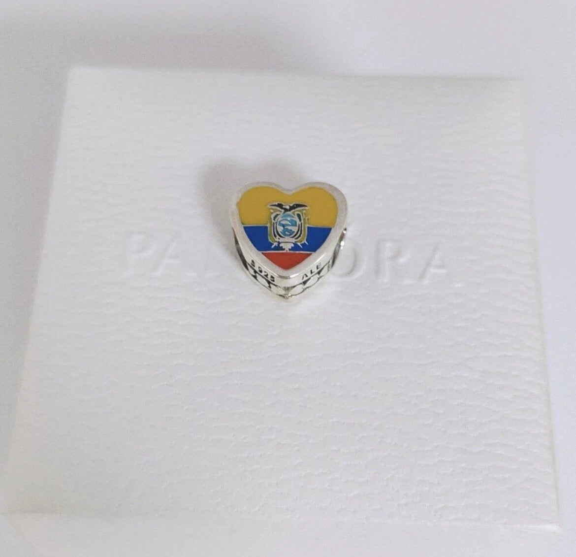Pandora Ecuador Country Heart Flag Exclusive Travel Charm