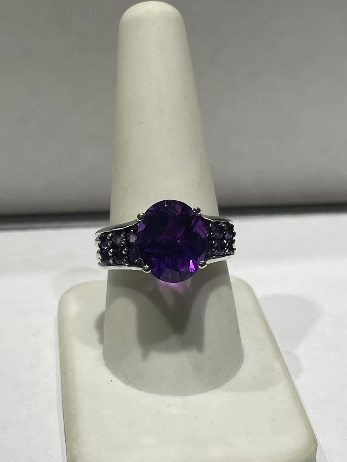 Designer BBJ Oval Amethyst Solitaire Cluster Band Ring Size 9
