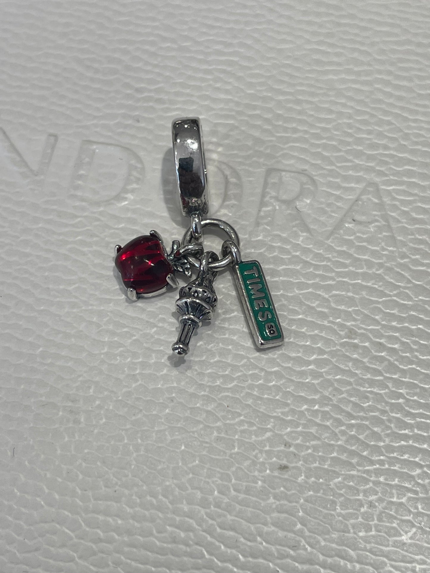 Pandora NYC Highlights Trio Dangle New York City Charm
