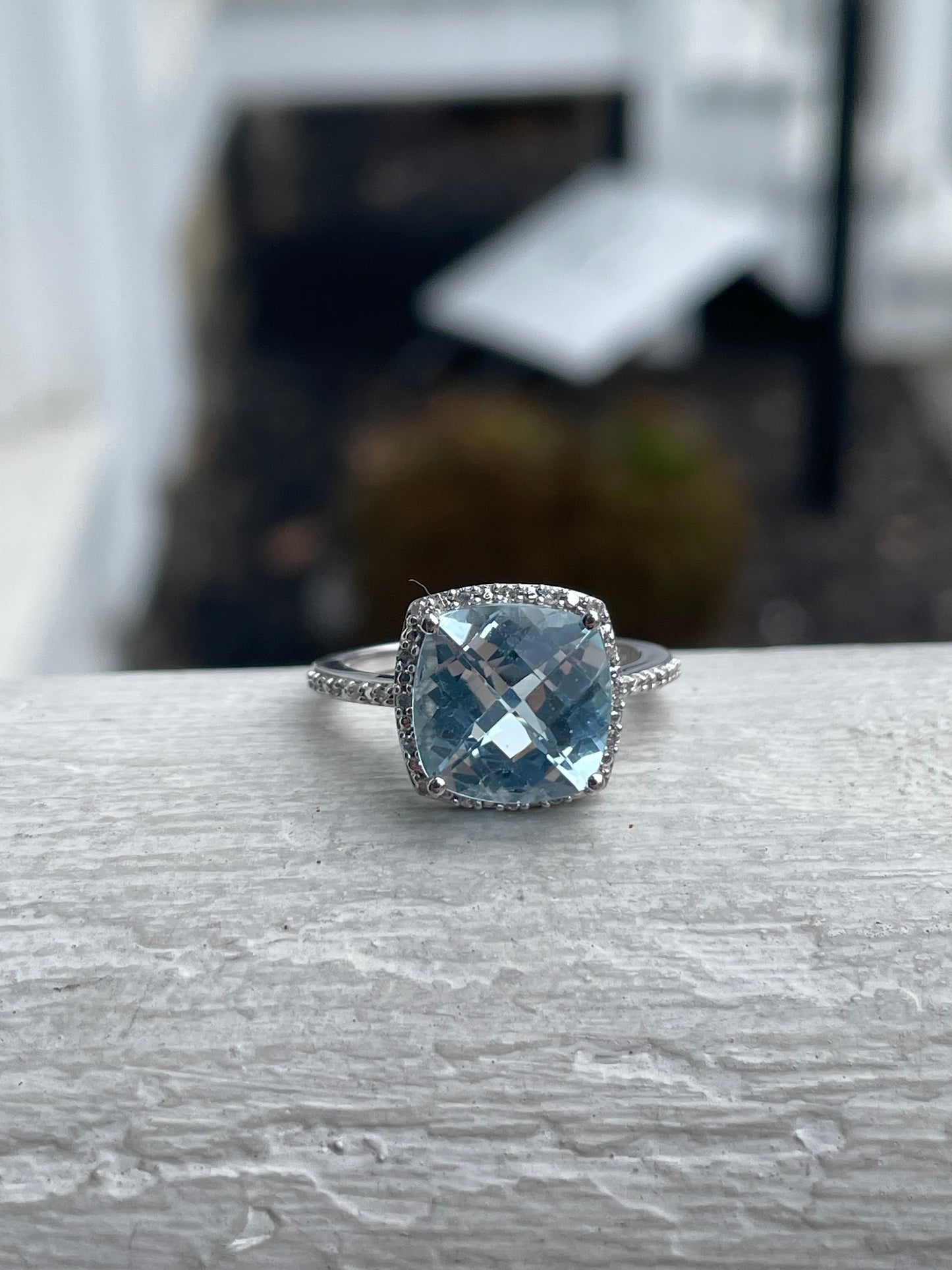 10k White Gold Sky Blue Topaz & Diamond Cocktail Ring Size 6