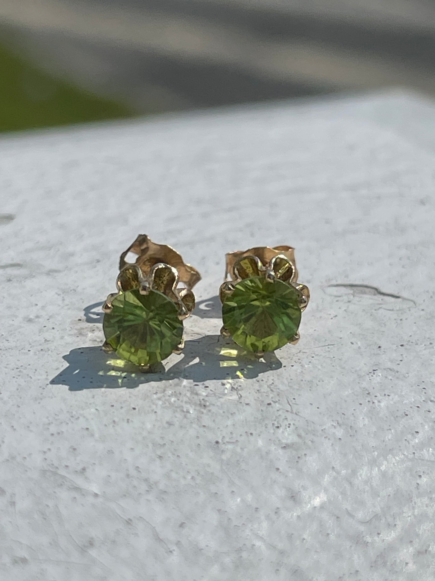 14k Gold .50ct Vintage Peridot Buttercup Setting Stud Earings