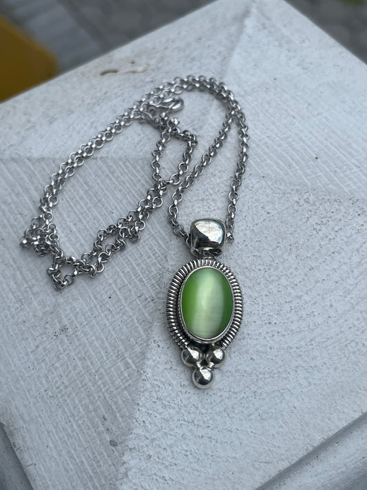 925 Sterling Silver Green Cat’s Eye Necklace 18”