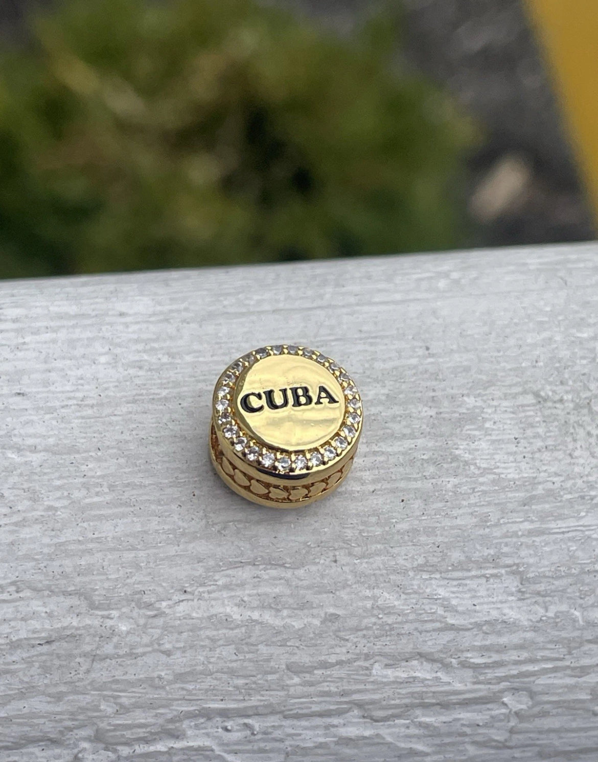 Pandora Country of Cuba Exclusive Round Signet Flag Gold Shine Charm