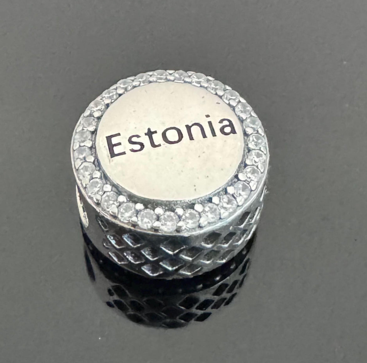 Pandora Estonia Country Exclusive Round Signet Flag Charm