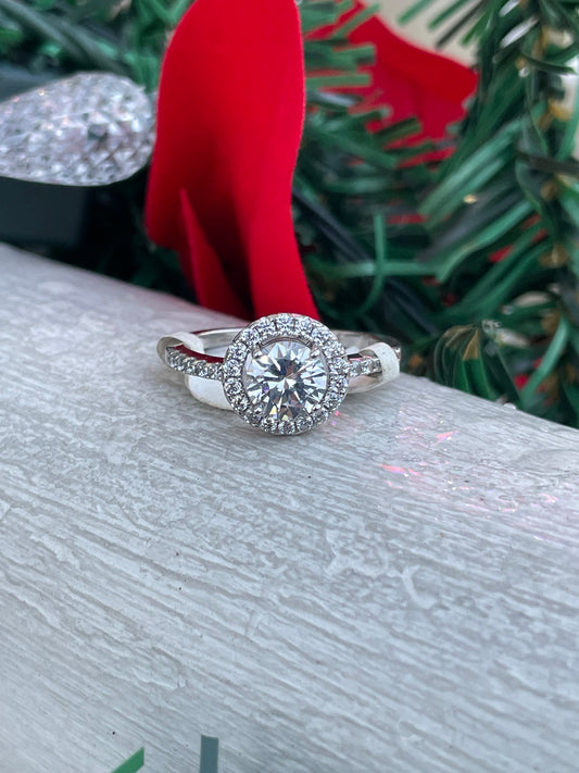 925 Sterling Silver Sparkling Cz Halo Ring Size 9