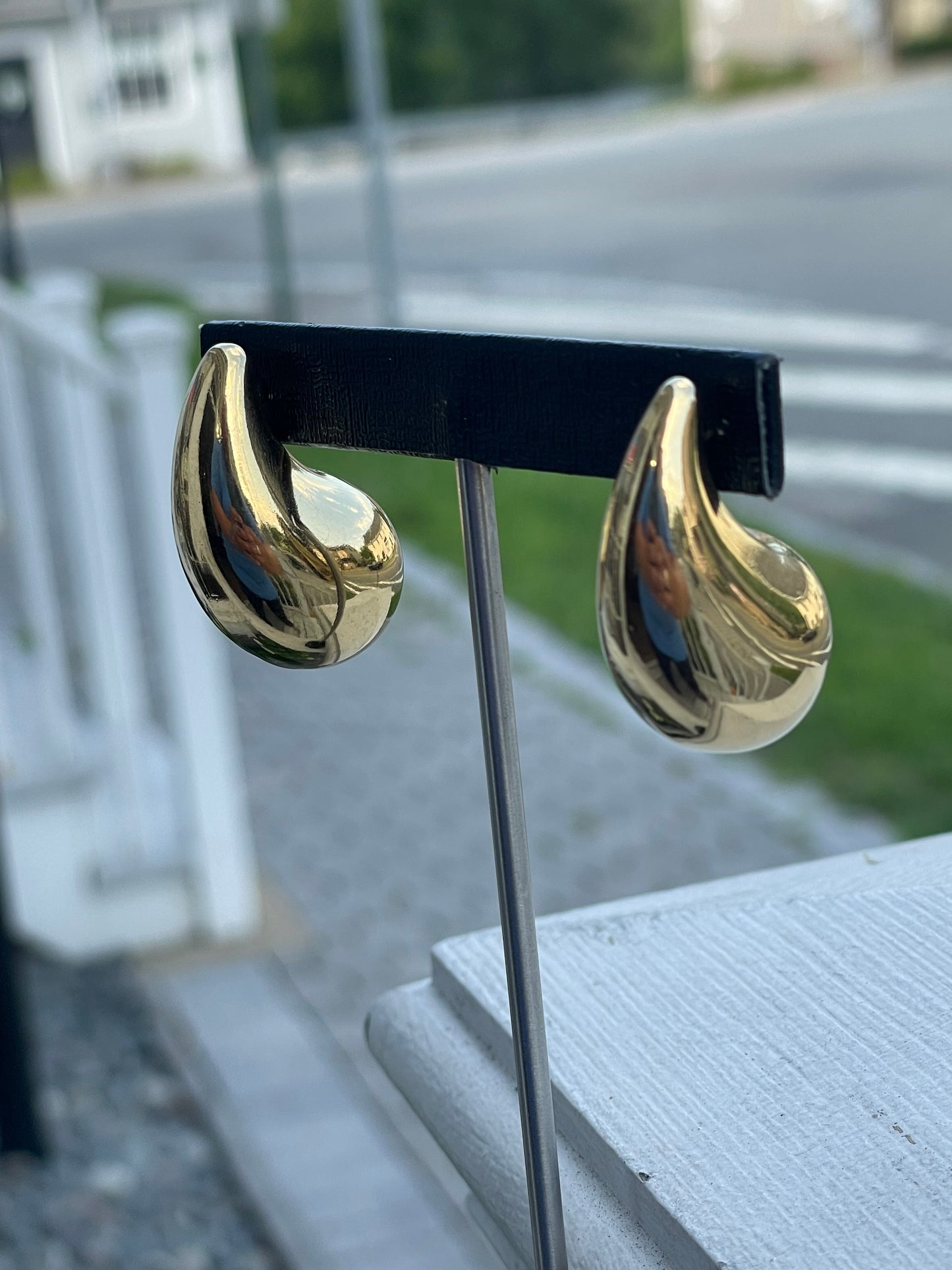 Hailey Bieber Bottega Veneta Style Thick Tear Drop Lightweight Stainless Steel Vermeil Earrings