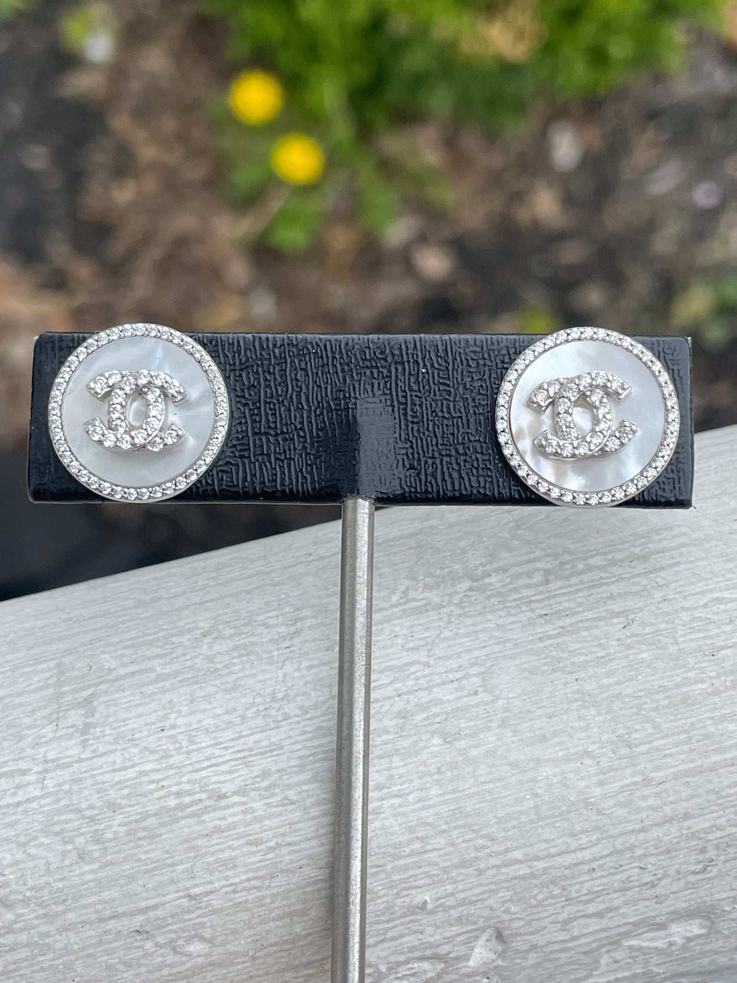925 Sterling Silver Chanel Style CC Logo Stud Mother of Pearl Earrings (U1)