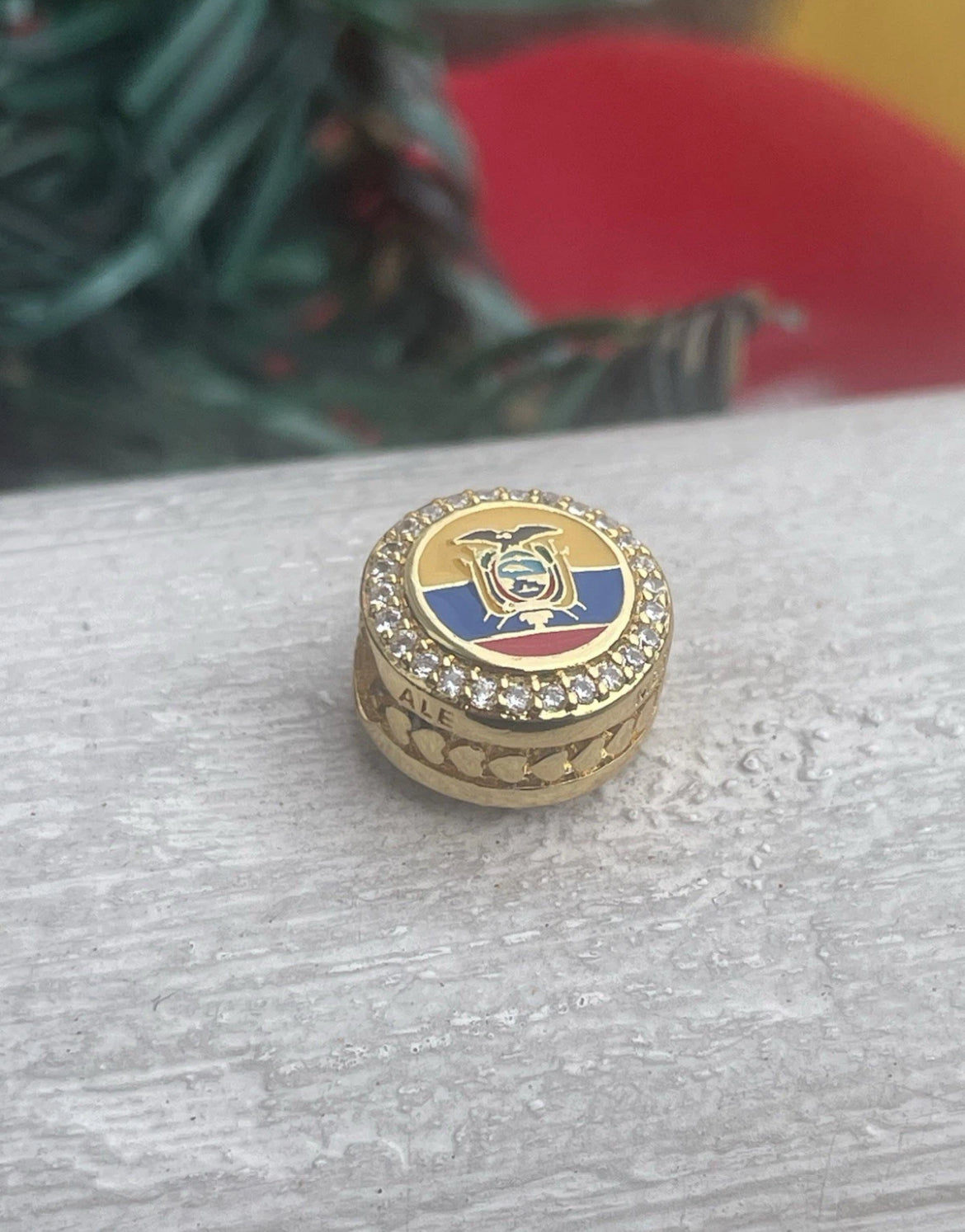 Pandora Ecuador Country Flag Exclusive Travel Round Shine Gold Signet Charm