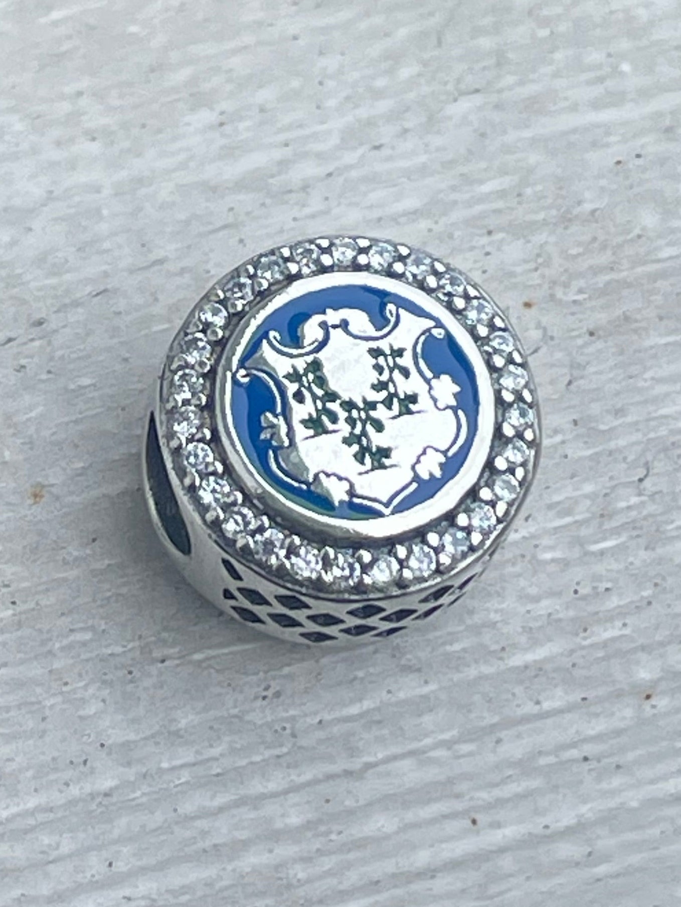 Pandora Connecticut Exclusive State Crest Round Travel Charm