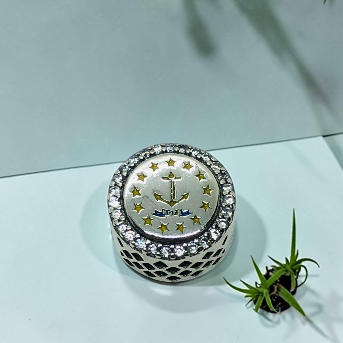 Pandora State of Rhode Island Exclusive State Flag Round Travel Charm